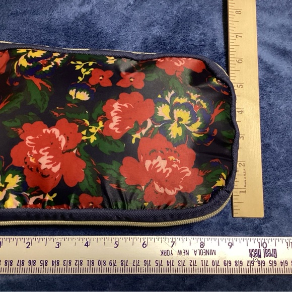 Stow-n-Go Expandable Travel Bag - Picture 3 of 14